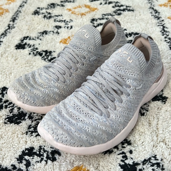 Women’s APL TechLoom Wave Hybrid Running Shoe size 6 - Picture 2 of 10